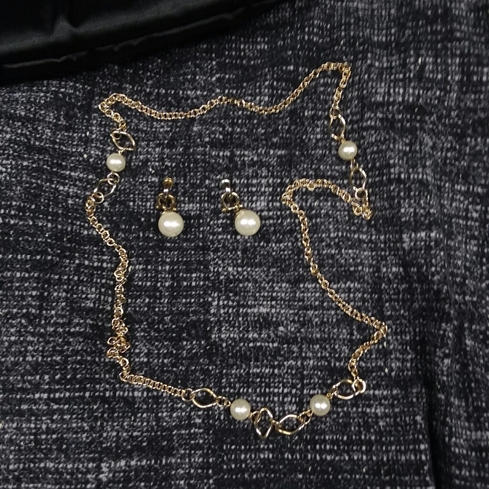 Vintage Necklace & Earrings Set - Picture 12 of 16